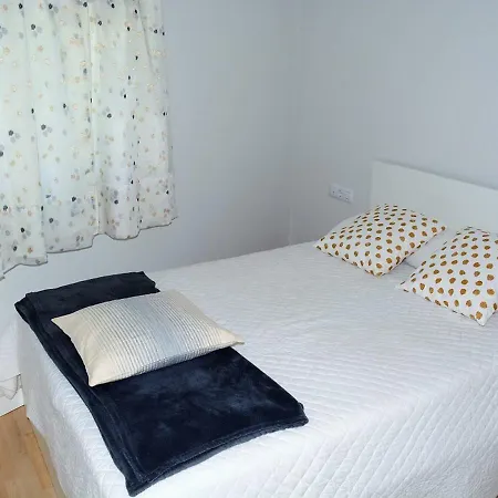 Newly Renovated Rural House Sea & Mountain Views Feriehus